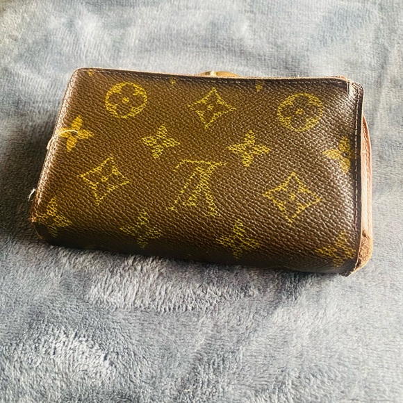 Authentic LOUIS VUITTON Portefeuille Viennois Bifold Monogram Wallet M61674 - Picture 2 of 8